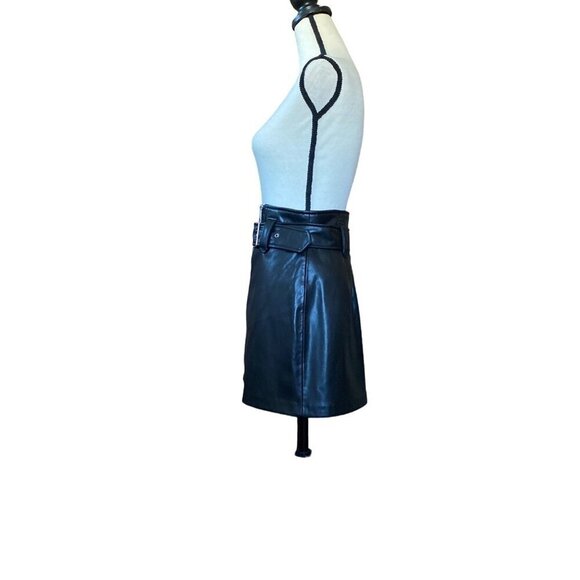 Belted Faux Leather High-Waist A-Line Mini‎ Skirt - Zip-Up, Oblique Zip Detail - Picture 5 of 9